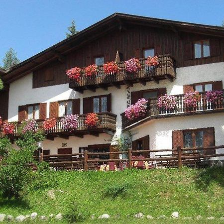 Albergo Scoiattolo Tret Exterior foto